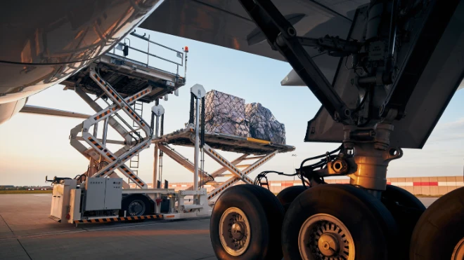global-logistics-airplane-airpot