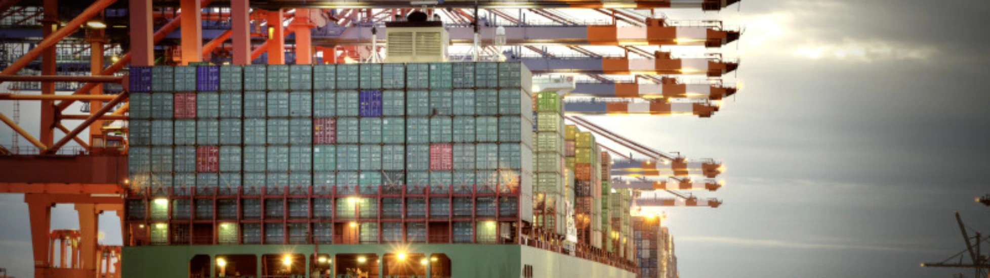 container ship docking at port international trade (1)