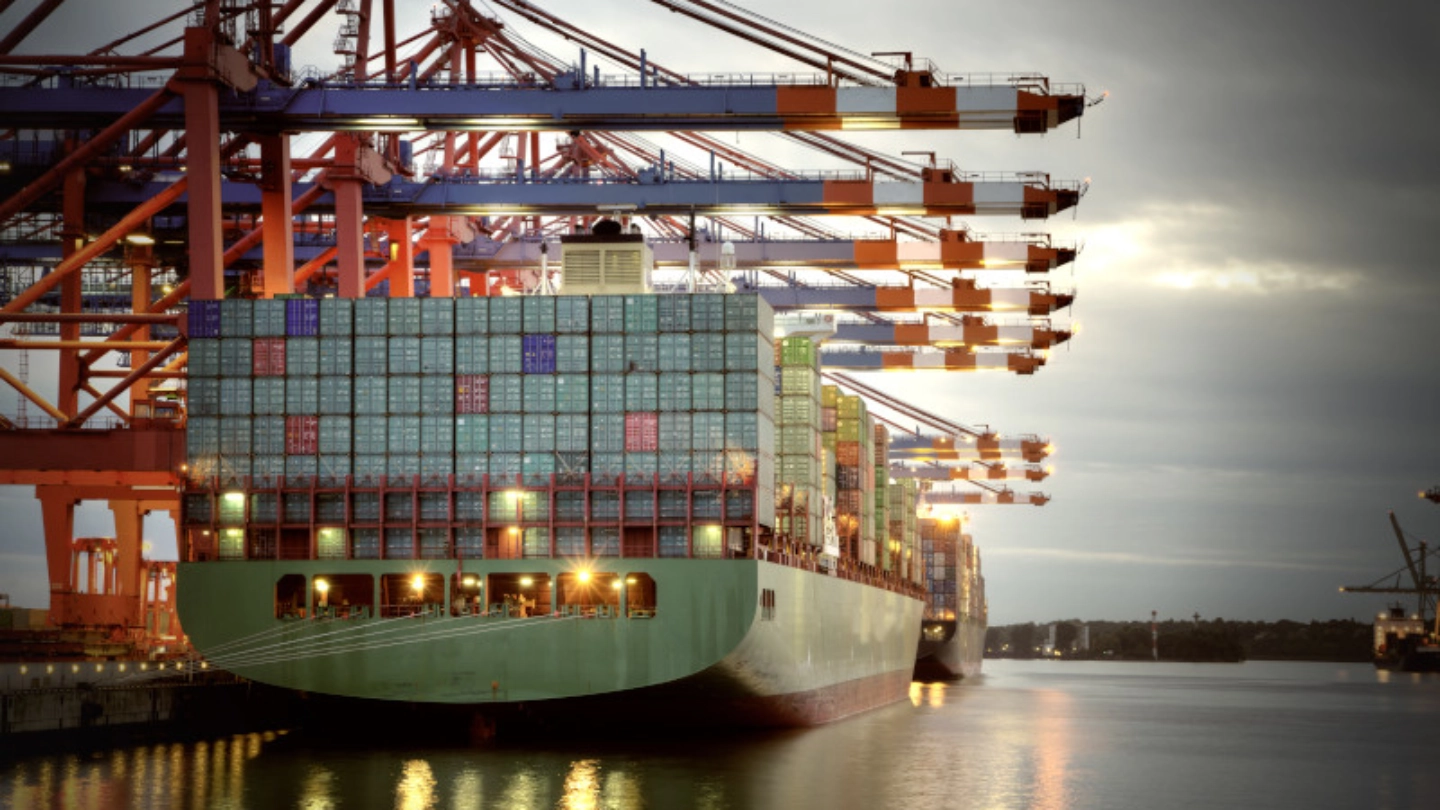 container ship docking at port international trade (1)