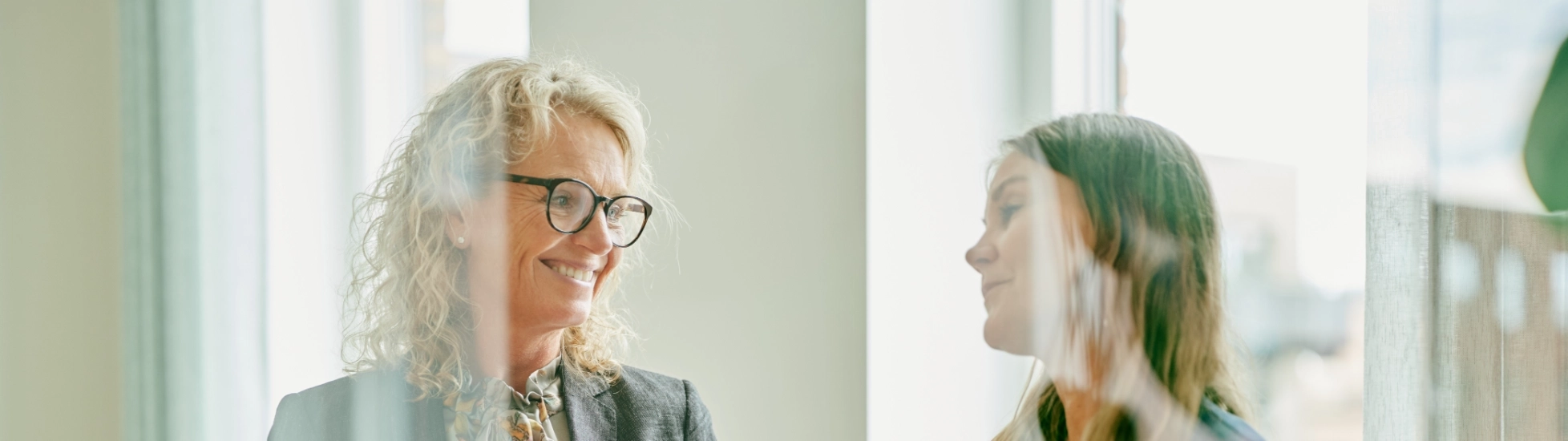 Two+standing+woman+talking+in+the+office